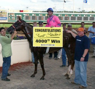 In August 2009 at Canterbury Park, Scott Stevens won his 4,000th race.